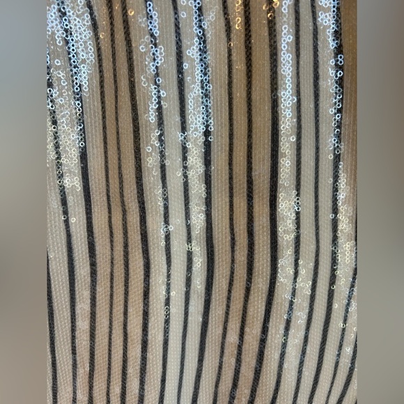 BANANA REPUBLIC Cami Medium Black/Cream Striped Sequin V-Neck Racerback Top NWT - Picture 8 of 15